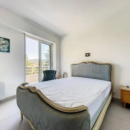 - 3 Pieces A 15mn Palais Apartment