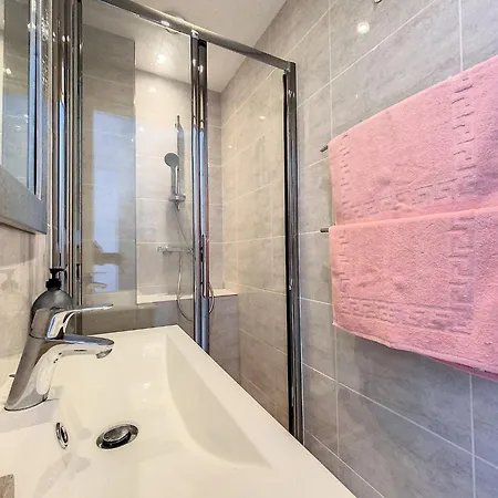 - 3 Pieces A 15mn Palais Apartment